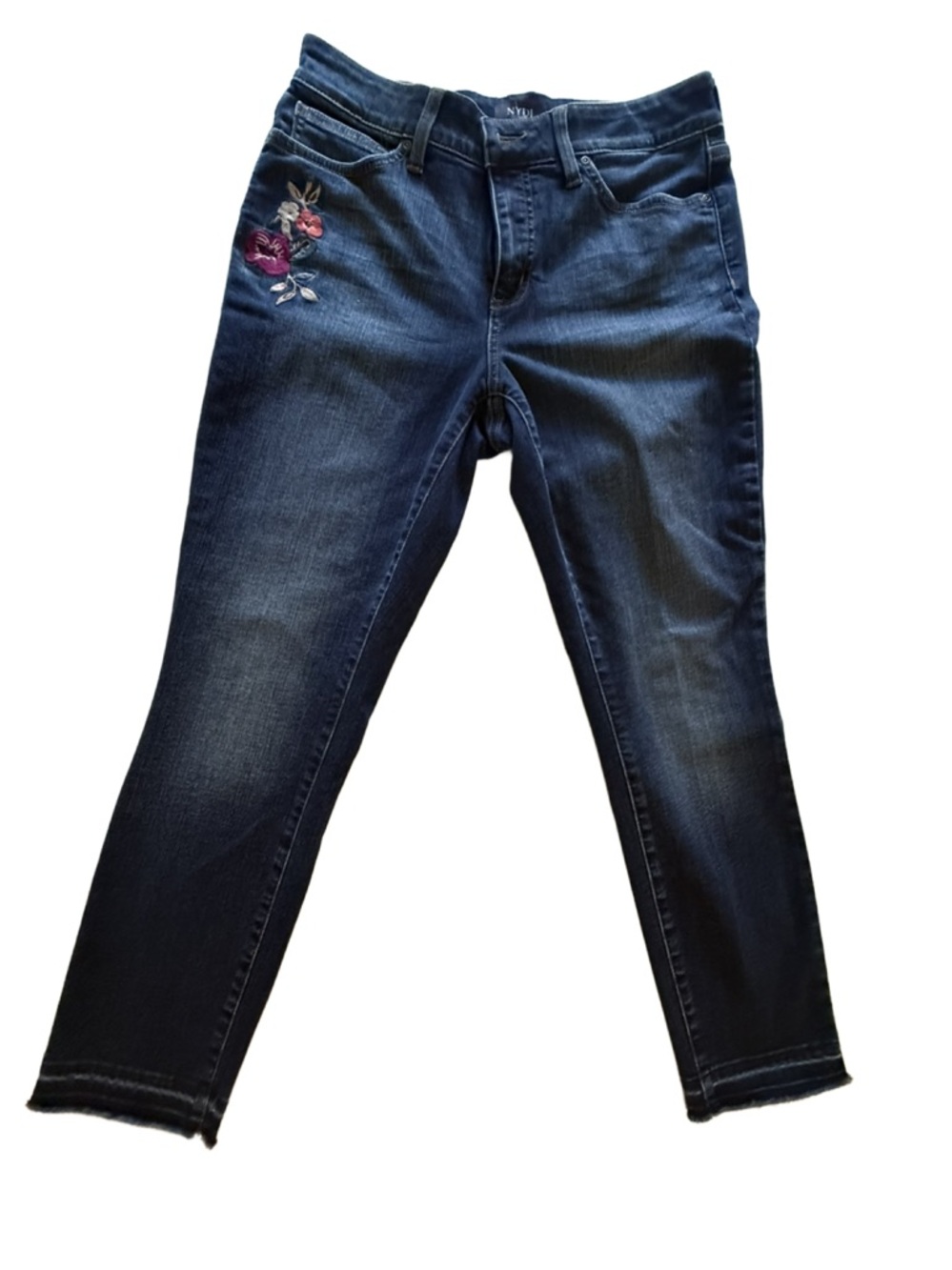 Embroidered NYDJ Los Angelas jeans with Lift tuck technology. Size 6